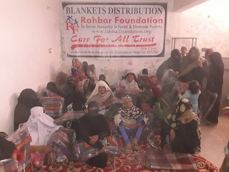 2018 - Blankets distribution to the poor individuals at Rampur Maniharan, Shamli - Uttar Pradesh