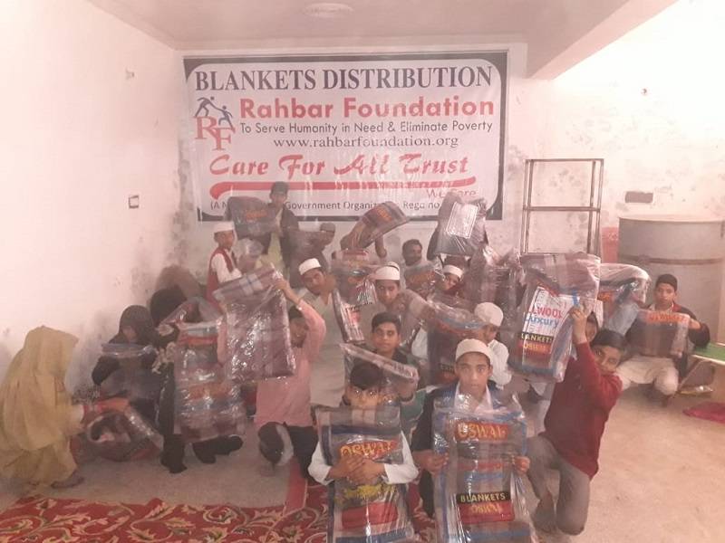 2019 - Blankets distribution to the poor individuals at Rampur-Maniharan, Uttar Pradesh