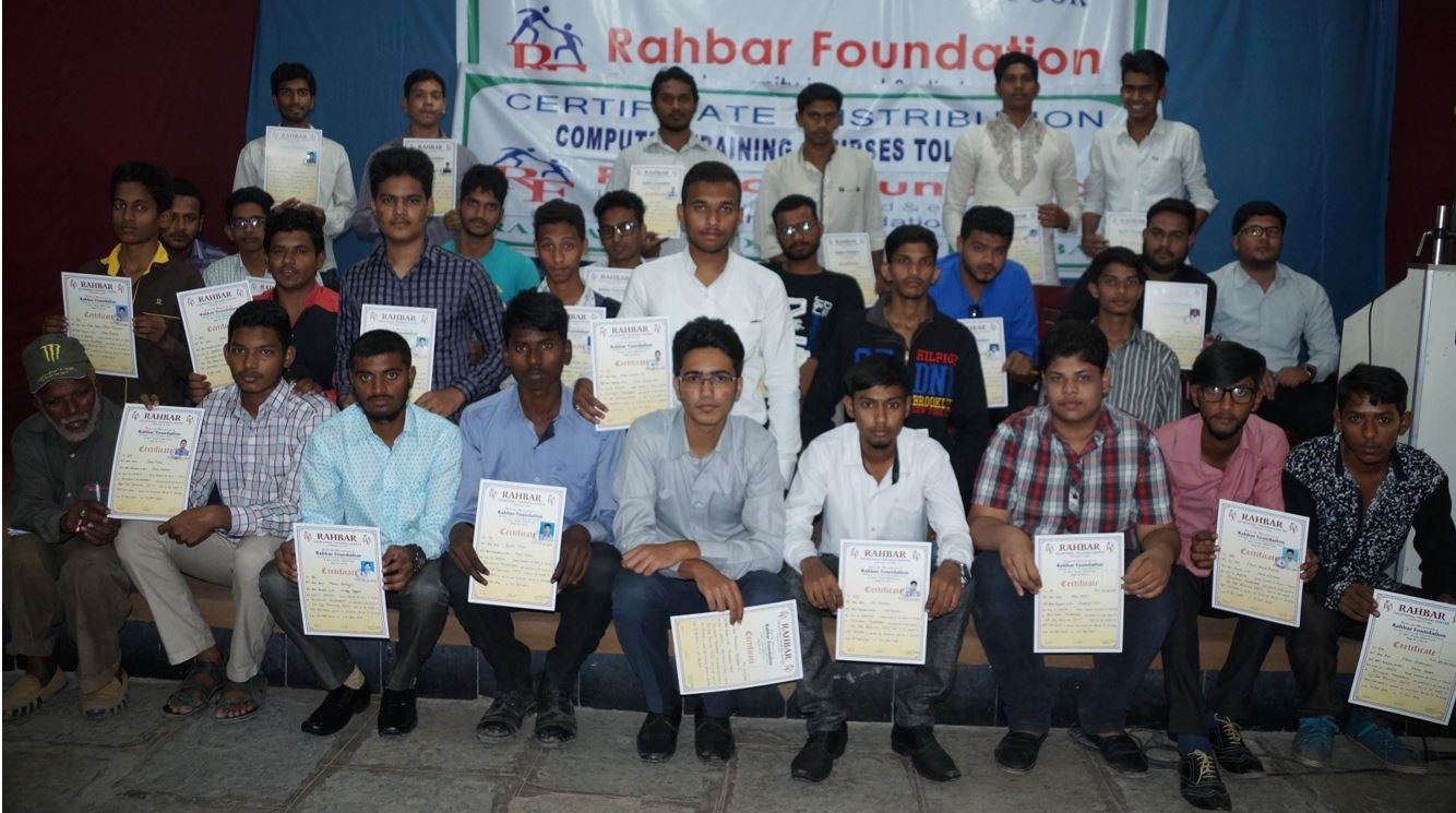 Computer Course Certificate Distribution to Students